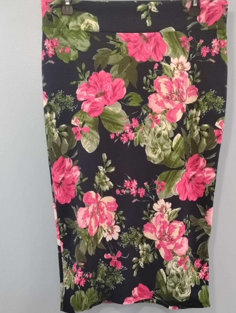 Made By Johnny Floral Pencil Skirt in Navy w/ Pink and Green Blooms Size 1X
